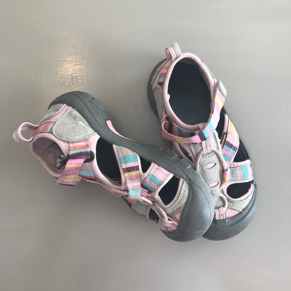 ❤️Girls Keen Sandals G/EUC ❤️